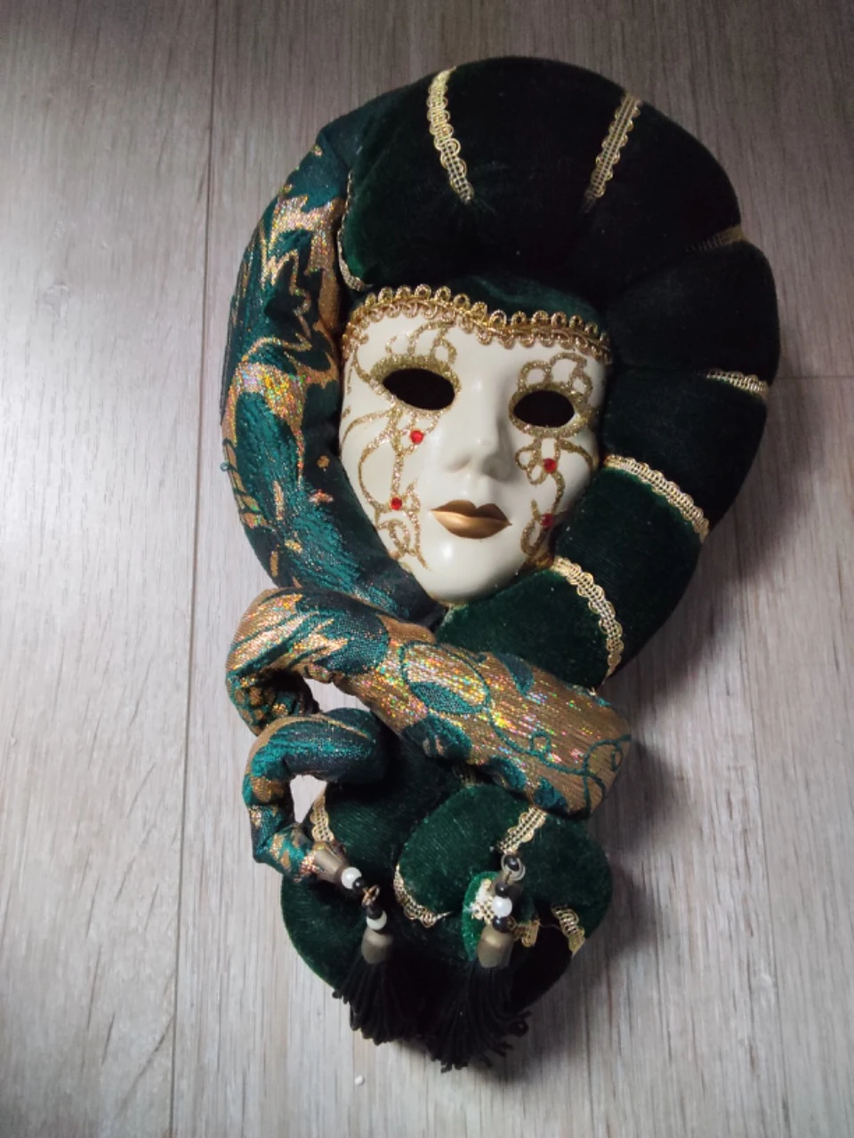 Venetiaans fluwelen masker groen met bevestiging – photo 2